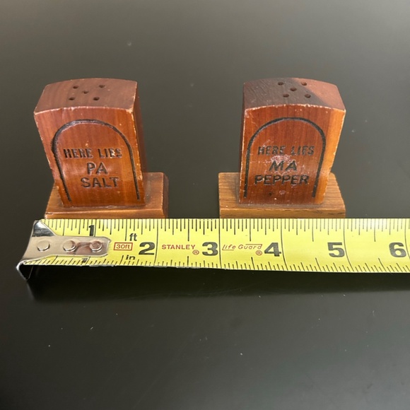 Grave Stone Salt and Pepper Shakers. - Picture 5 of 7